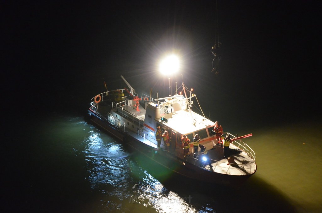 Einsatz BF Hoehenretter Koelner Seilbahn Hoehe Zoobruecke P2438.JPG